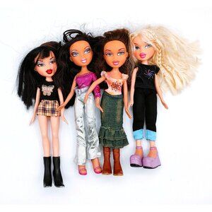 Bratz Dolls MGA Mixed Lot of 4 Vintage Dolls w/Clothes & Shoes